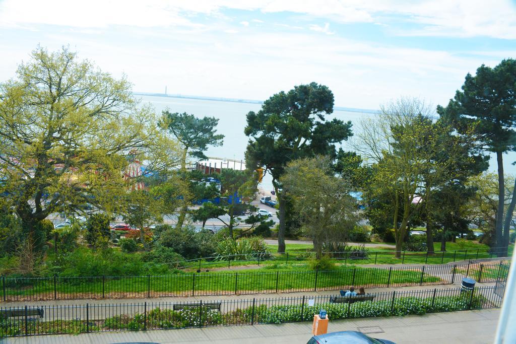 Pier View Self Catering Luxury Apartments Southend-on-Sea Bilik gambar